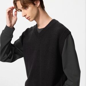 Uniqlo Men's Knitted V-neck Vest